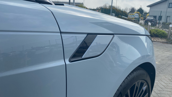 Land Rover Range Rover Sport 4.4 P635 V8 SV 5dr Auto Petrol Estate - Image 26